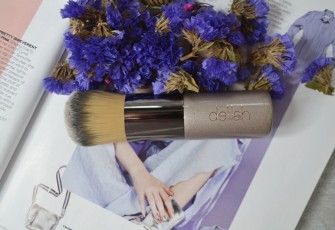 Кисть для тонального Delilah Foundation Kabuki Brush