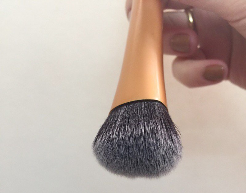 кисть real techniques expert face brush