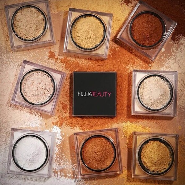 Huda Beauty Easy Bake Loose Powder