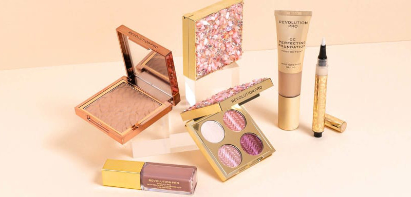 Косметика Revolution Pro на LookFantastic