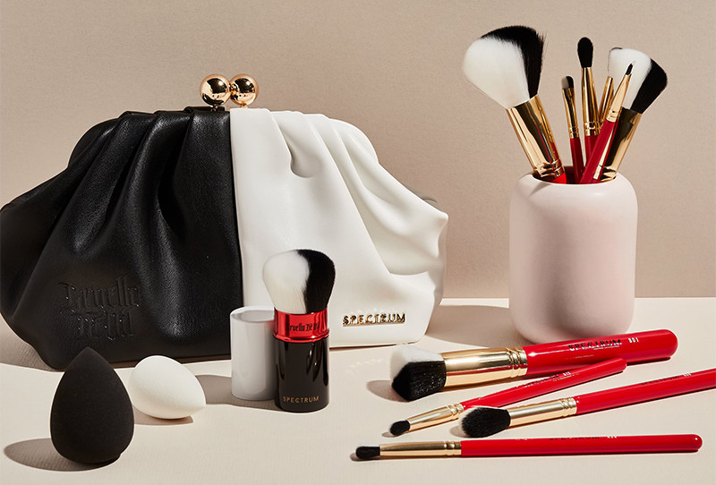 Коллекция в «коллаборации» с Круэллой Де Виль и Spectrum Коллекция в «коллаборации» с Круэллой Де Виль и Spectrum