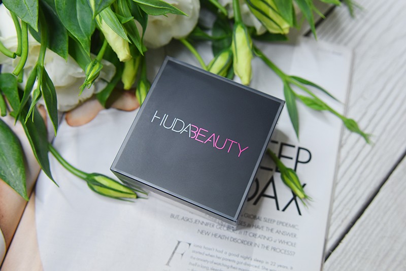 Huda Beauty Easy Bake Loose Powder Huda Beauty Easy Bake Loose Powder