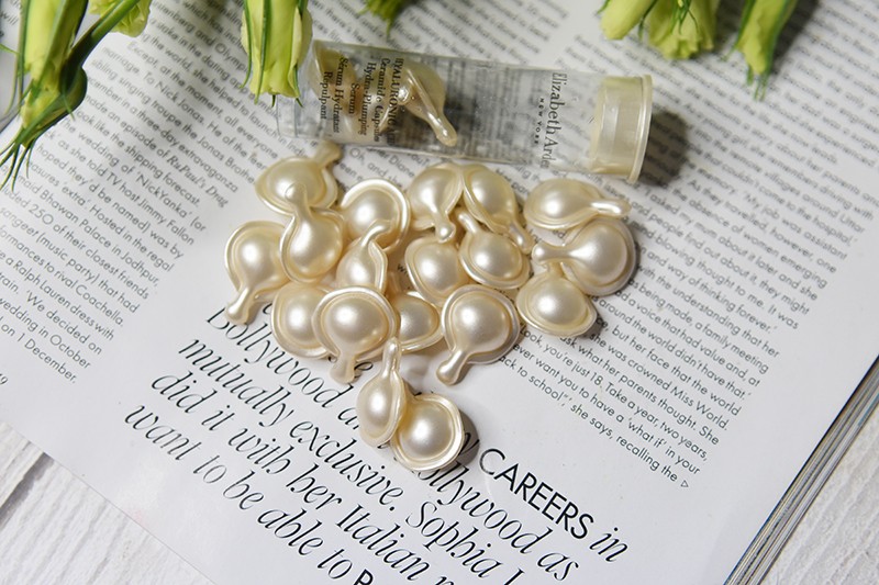 Elizabeth Arden Hyaluronic Acid Ceramide Hydra-Plumping Serum Capsules