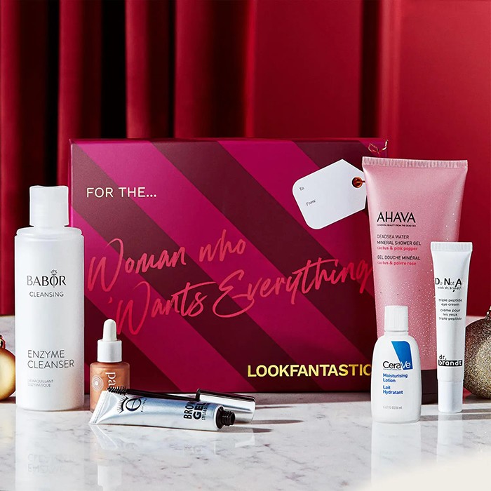 LOOKFANTASTIC Gift Guide The Woman Beauty Box 2021