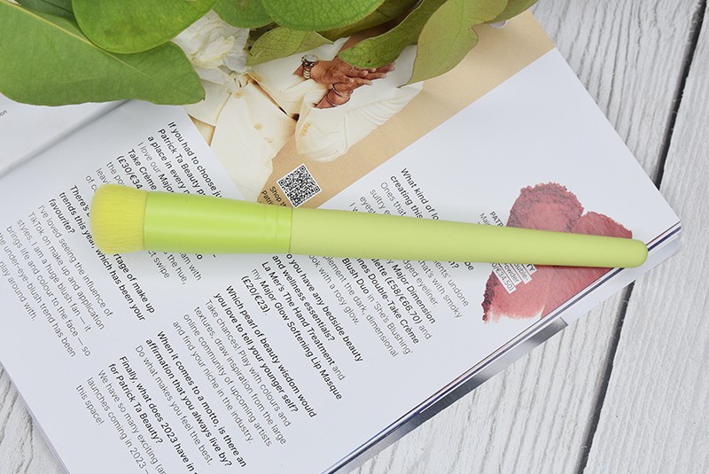 Made By Mitchell MF1 Face Brush Cheek Stippler