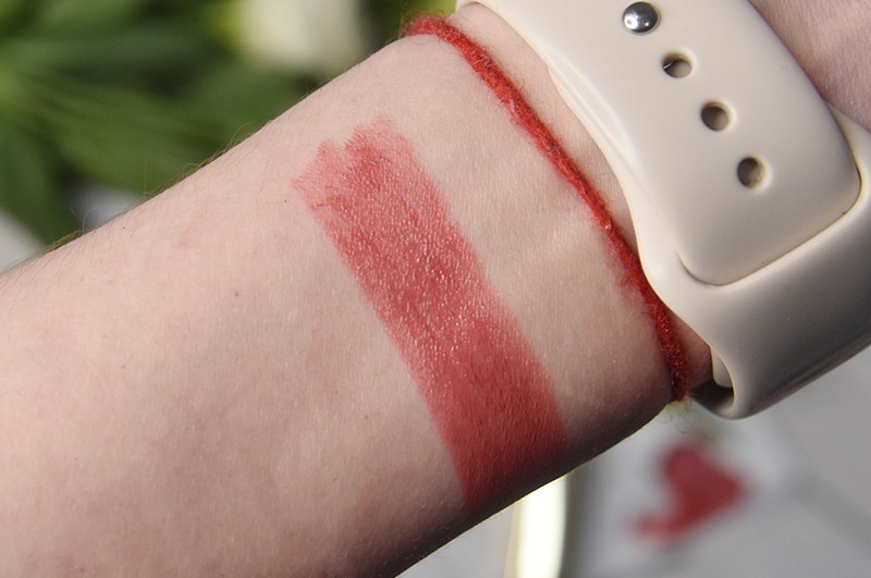 Hourglass Unlocked Satin Crème Lipstick Hourglass Unlocked Satin Crème Lipstick