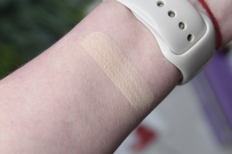Huda Beauty GloWish Bright Light Sheer Concealer