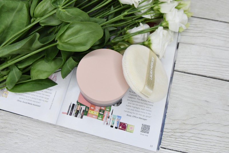 Laura Mercier Divinely Flawless Translucent Loose Setting Powder & Puff 